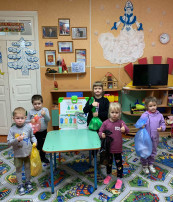 Сортируем мусор- бережём природу Сортируем мусор- бережём природу.